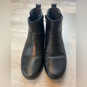 Clarks Black Ankle High Boots 8